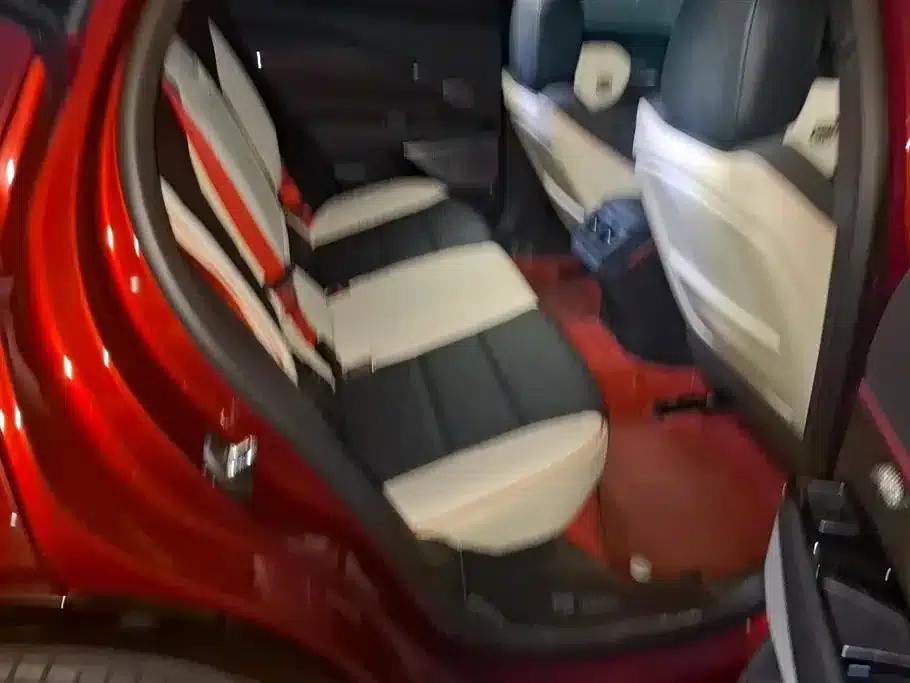 2023 Cadillac GT4 28T Platinum — миниатюра 11