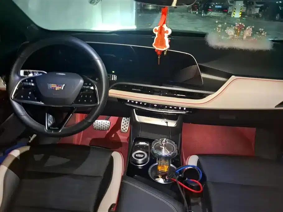 2023 Cadillac GT4 28T Platinum — миниатюра 12