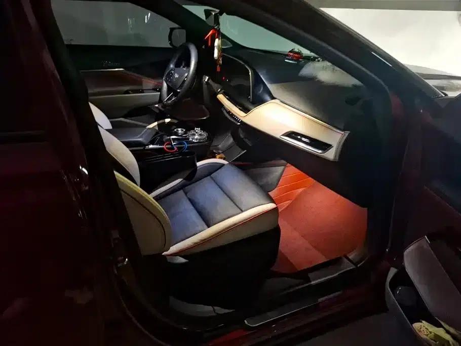 2023 Cadillac GT4 28T Platinum — миниатюра 8