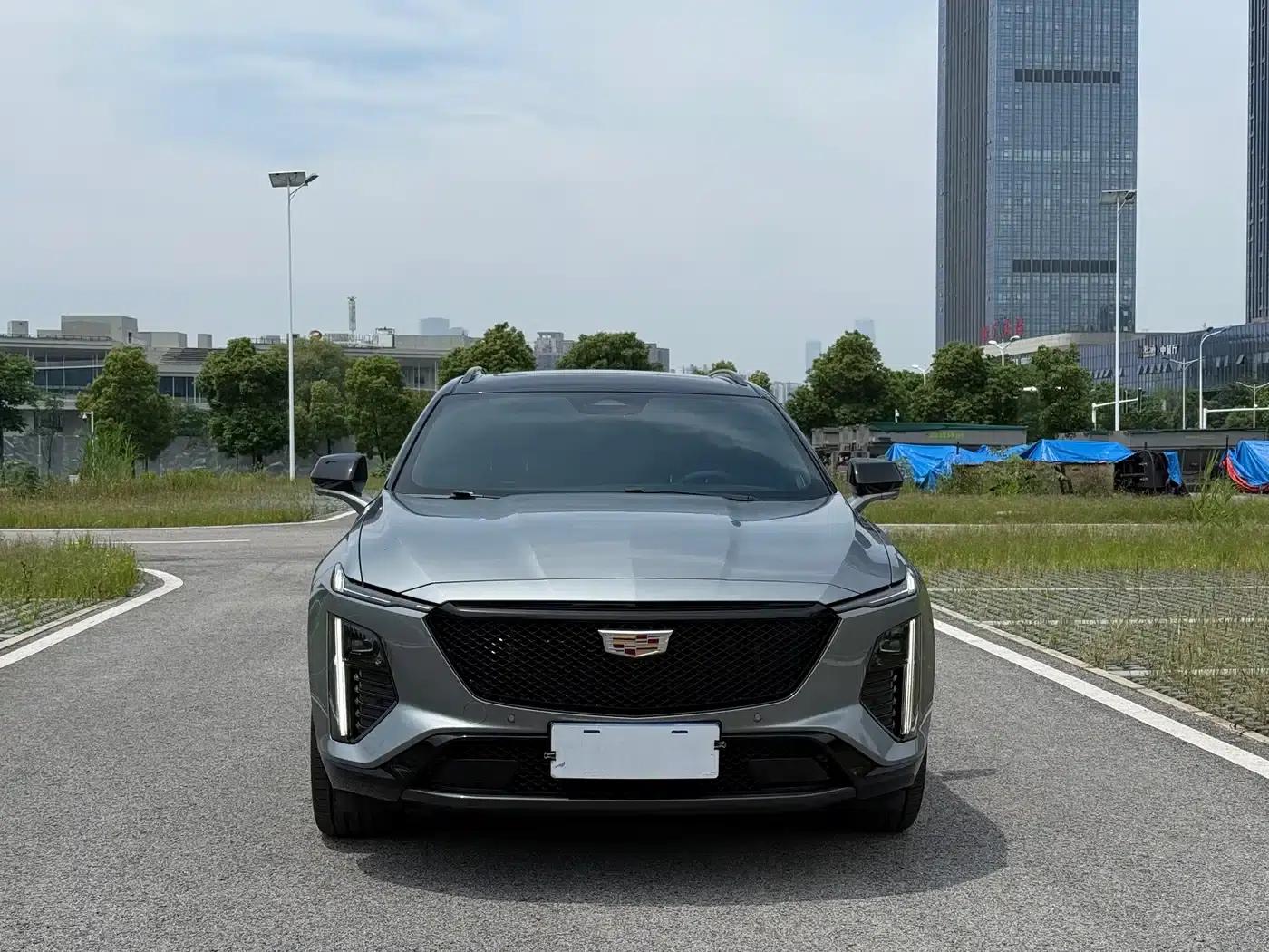2023 Cadillac GT4 25T Premium — миниатюра 2