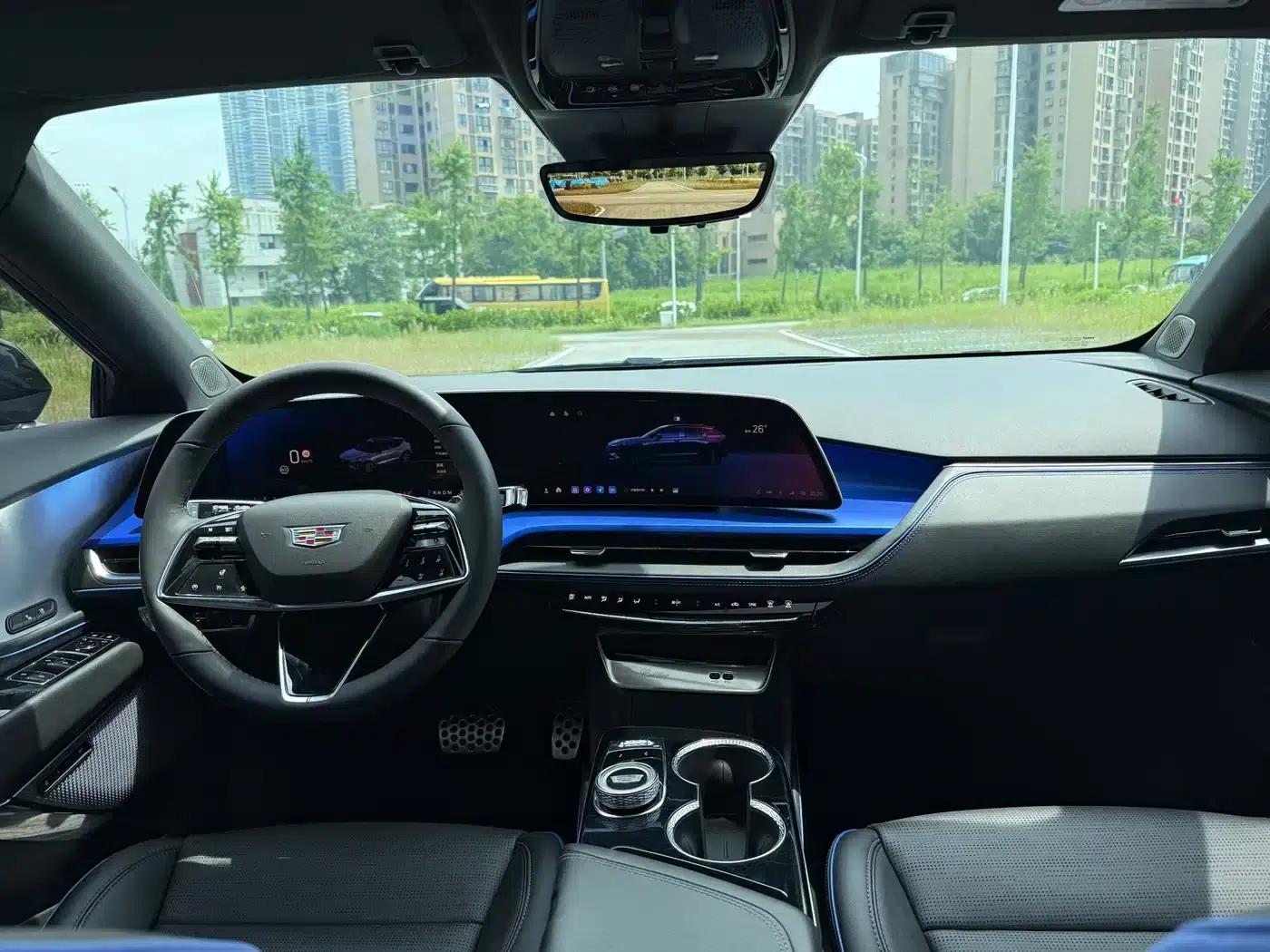 2023 Cadillac GT4 25T Premium — миниатюра 7