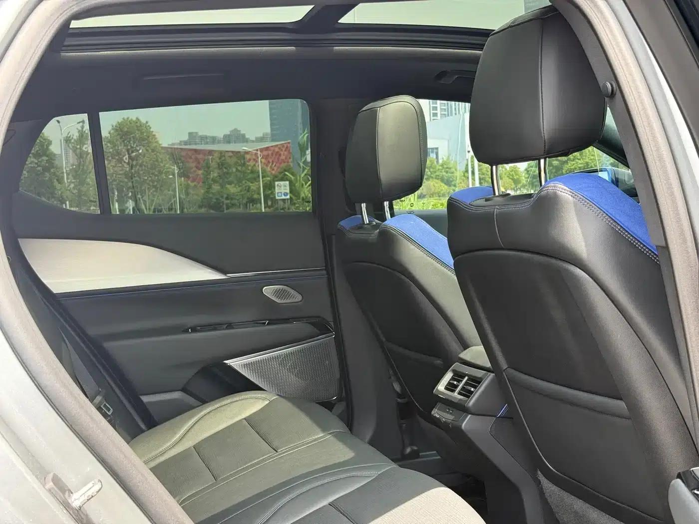 2023 Cadillac GT4 25T Premium — миниатюра 8