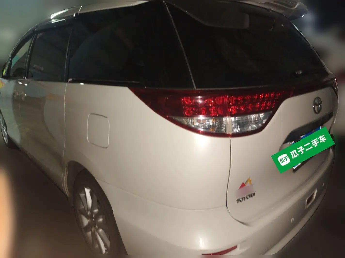 Toyota Previa  — миниатюра 4