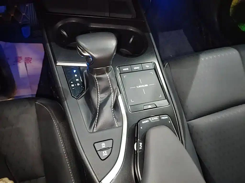 Lexus UX 2020 200 Special Edition — миниатюра 14