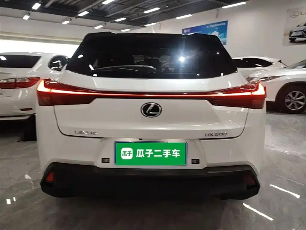 Lexus UX 2020 200 Special Edition — миниатюра 6