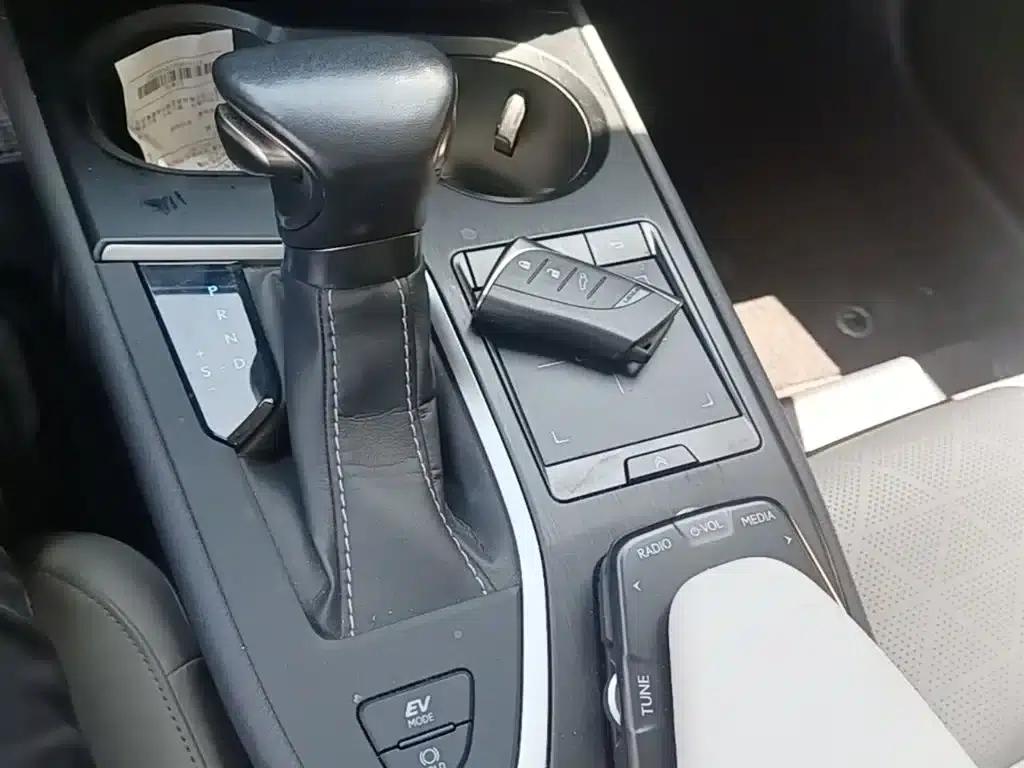 Lexus UX 2020 260h Explore Edition — миниатюра 14