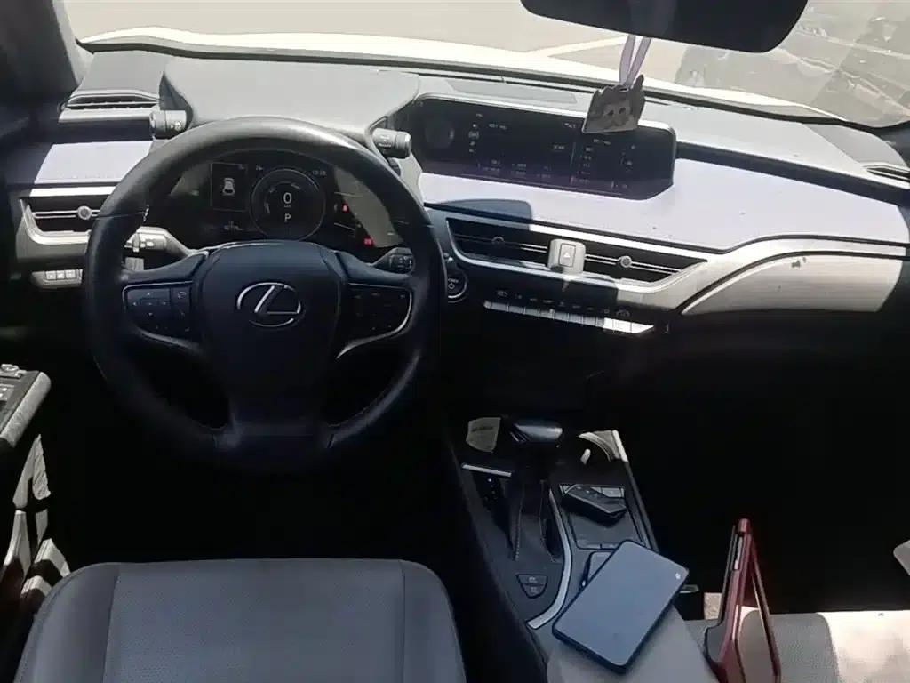 Lexus UX 2020 260h Explore Edition — миниатюра 10
