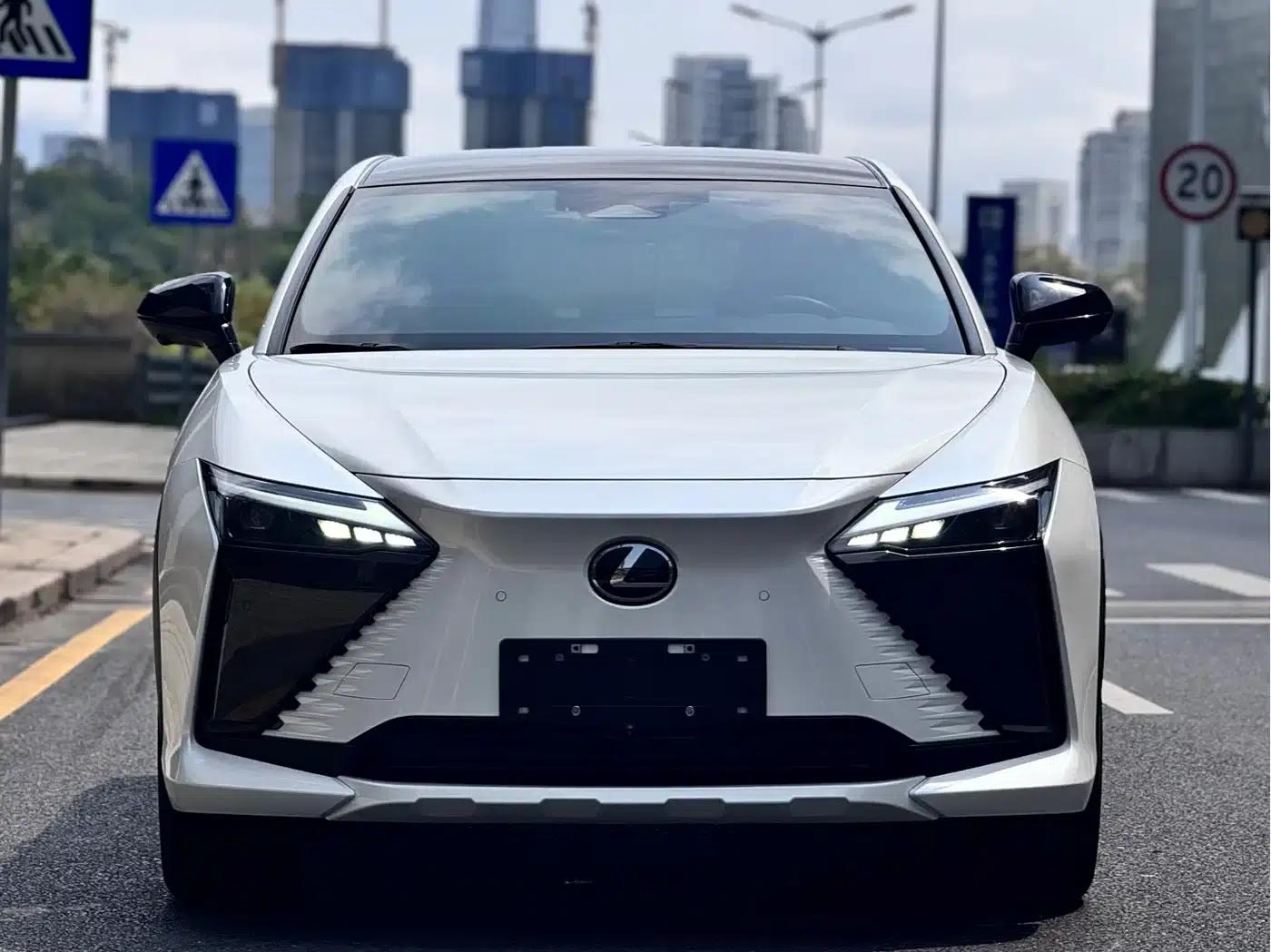 Lexus RZ 2023 450e AWD Luxury Edition — миниатюра 2