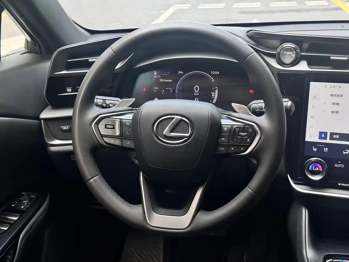 Lexus RZ 2023 450e AWD Luxury Edition — миниатюра 11