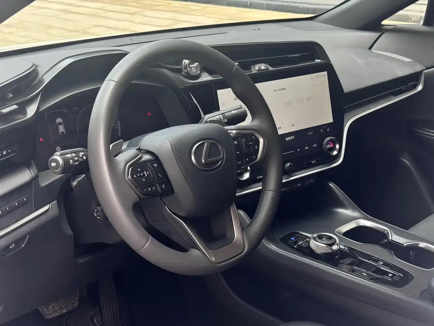 Lexus RZ 2023 450e AWD Luxury Edition — миниатюра 17