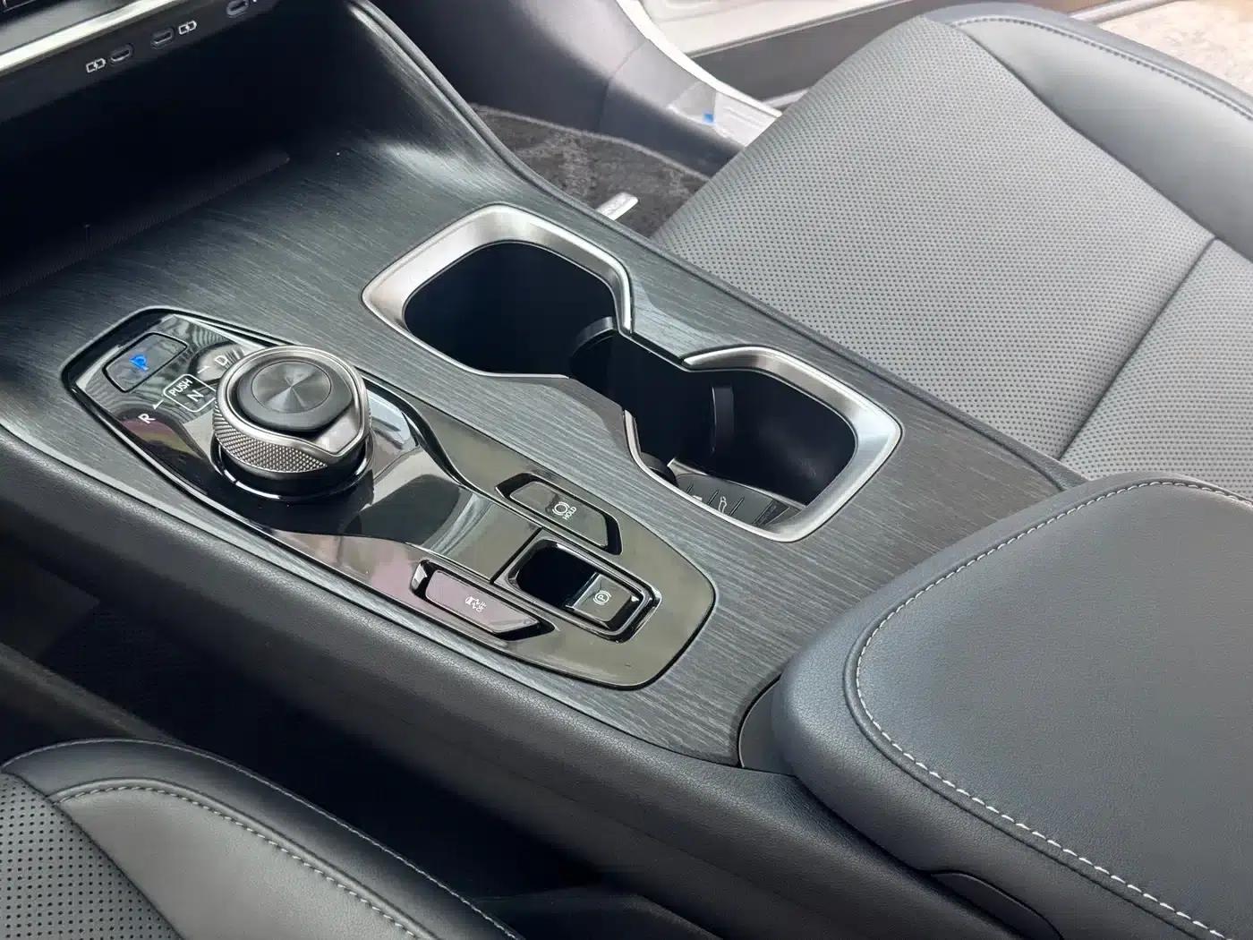 Lexus RZ 2023 450e AWD Luxury Edition — миниатюра 19