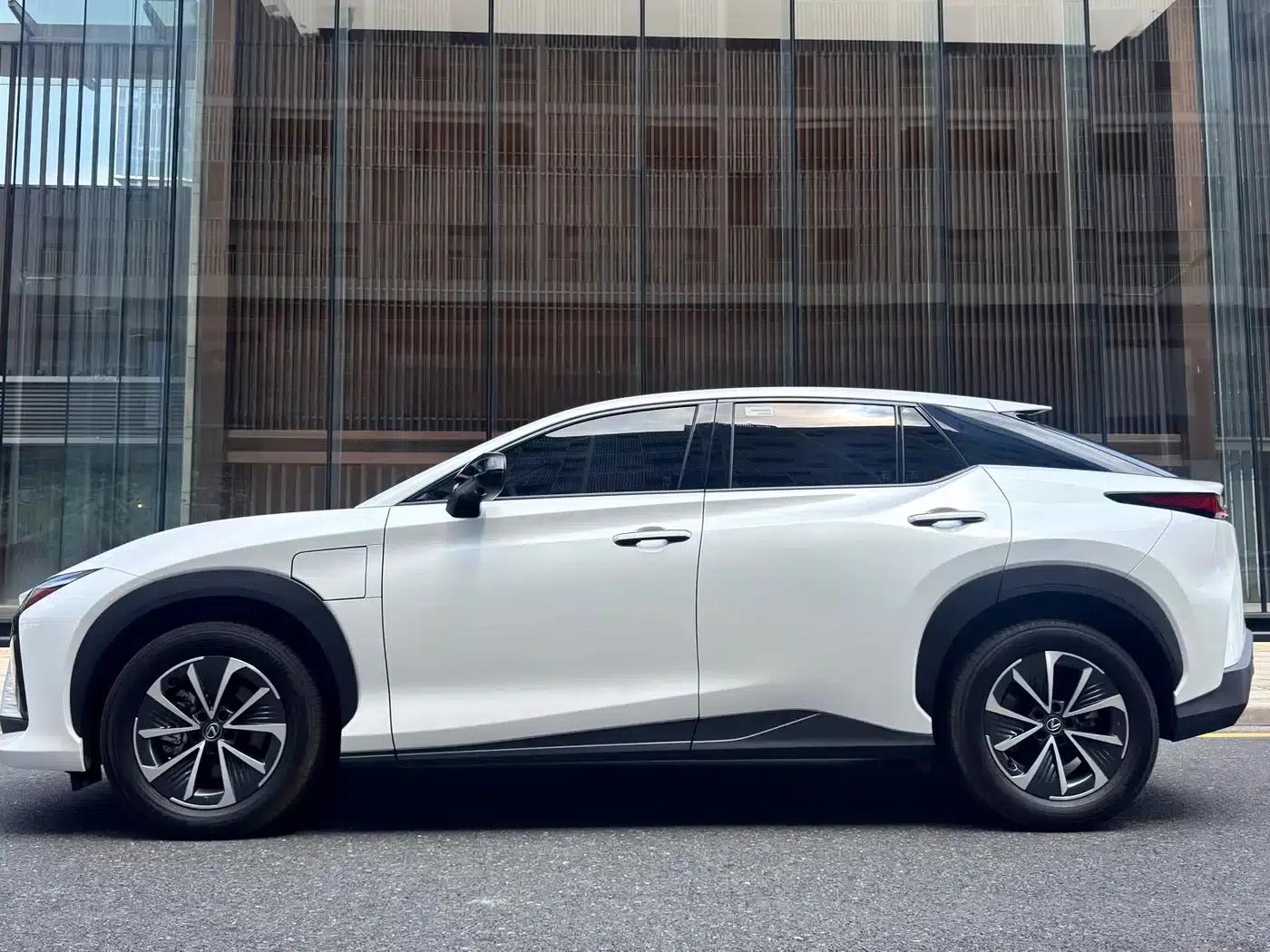 Lexus RZ 2023 450e AWD Luxury Edition — миниатюра 3