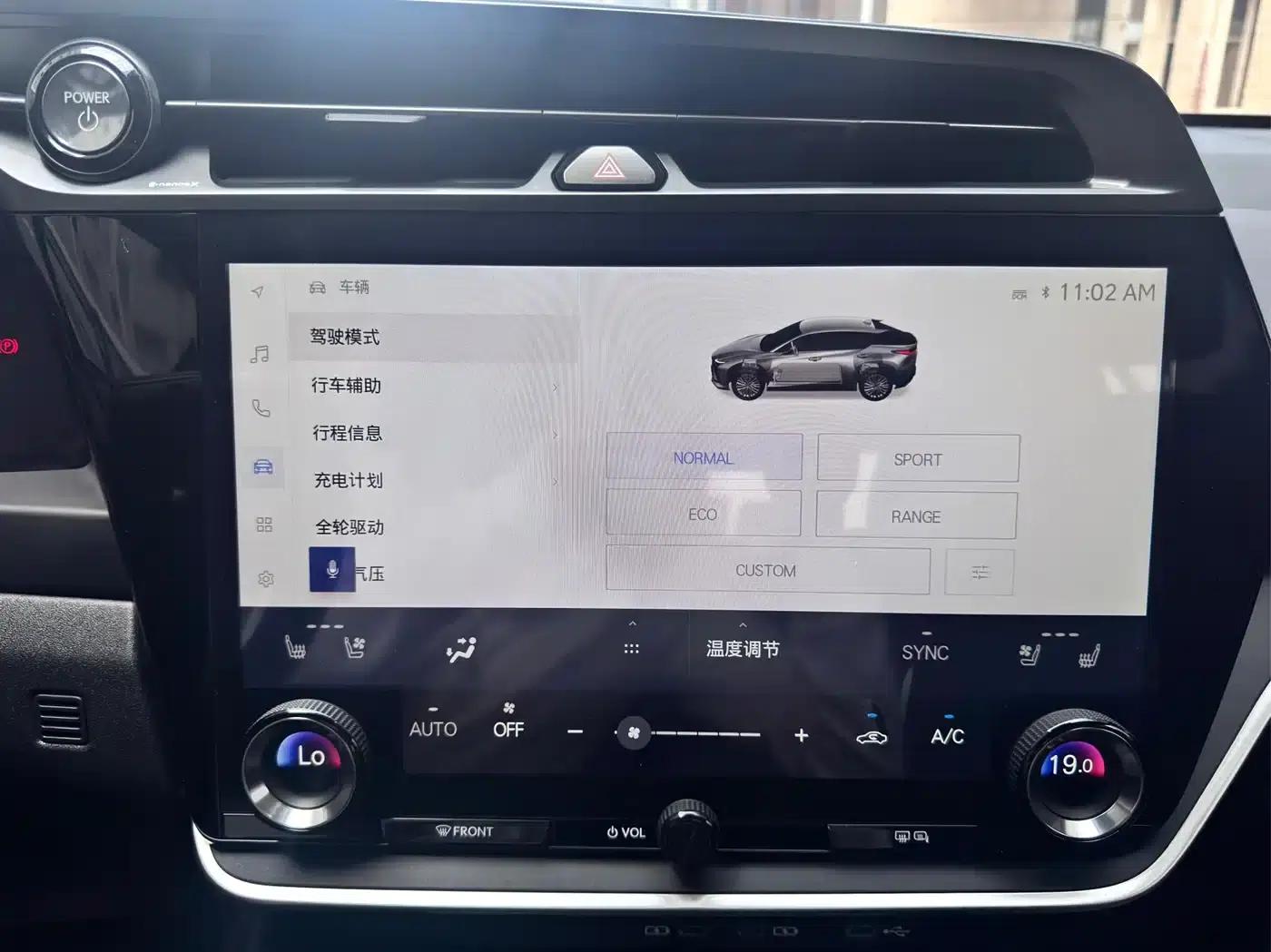 Lexus RZ 2023 450e AWD Luxury Edition — миниатюра 26