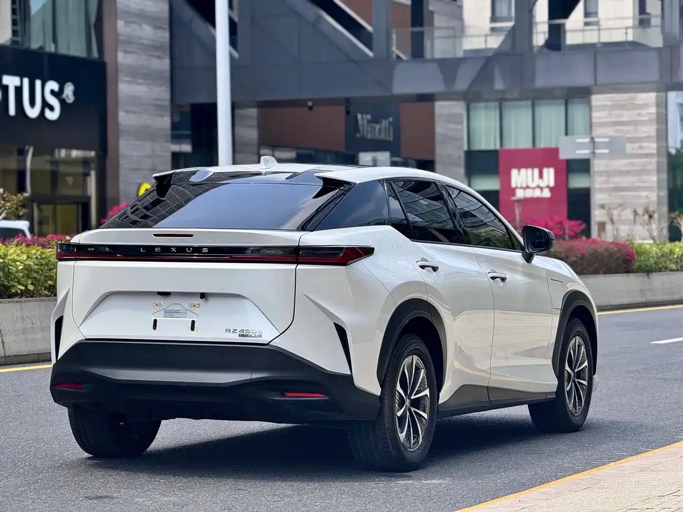 Lexus RZ 2023 450e AWD Luxury Edition — миниатюра 5