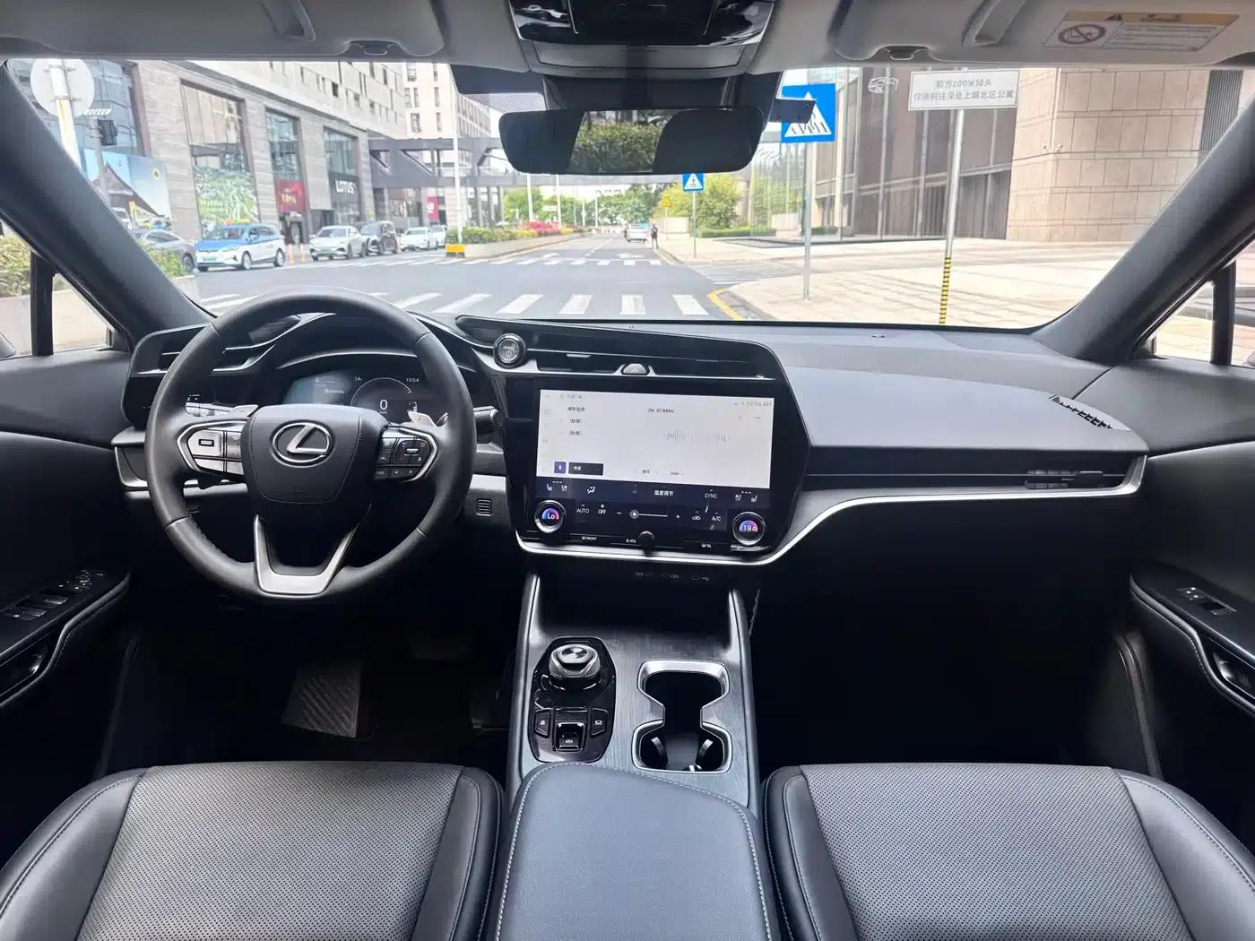 Lexus RZ 2023 450e AWD Luxury Edition — миниатюра 10