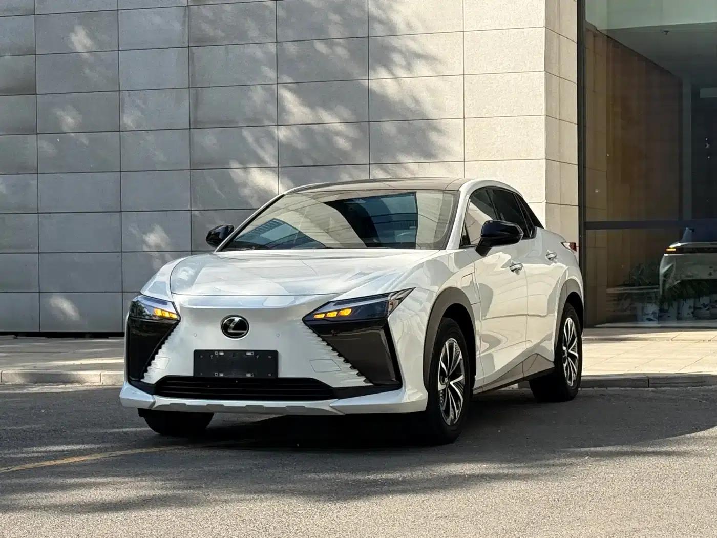 Lexus RZ 2023 450e AWD Luxury Edition — миниатюра 1