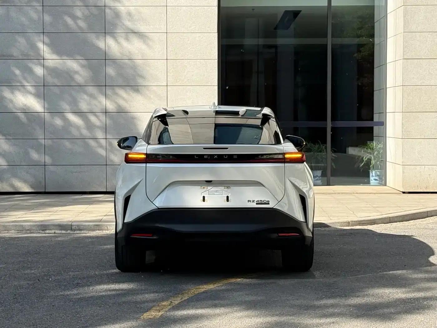 Lexus RZ 2023 450e AWD Luxury Edition — миниатюра 19