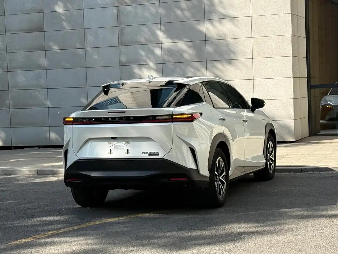 Lexus RZ 2023 450e AWD Luxury Edition — миниатюра 20