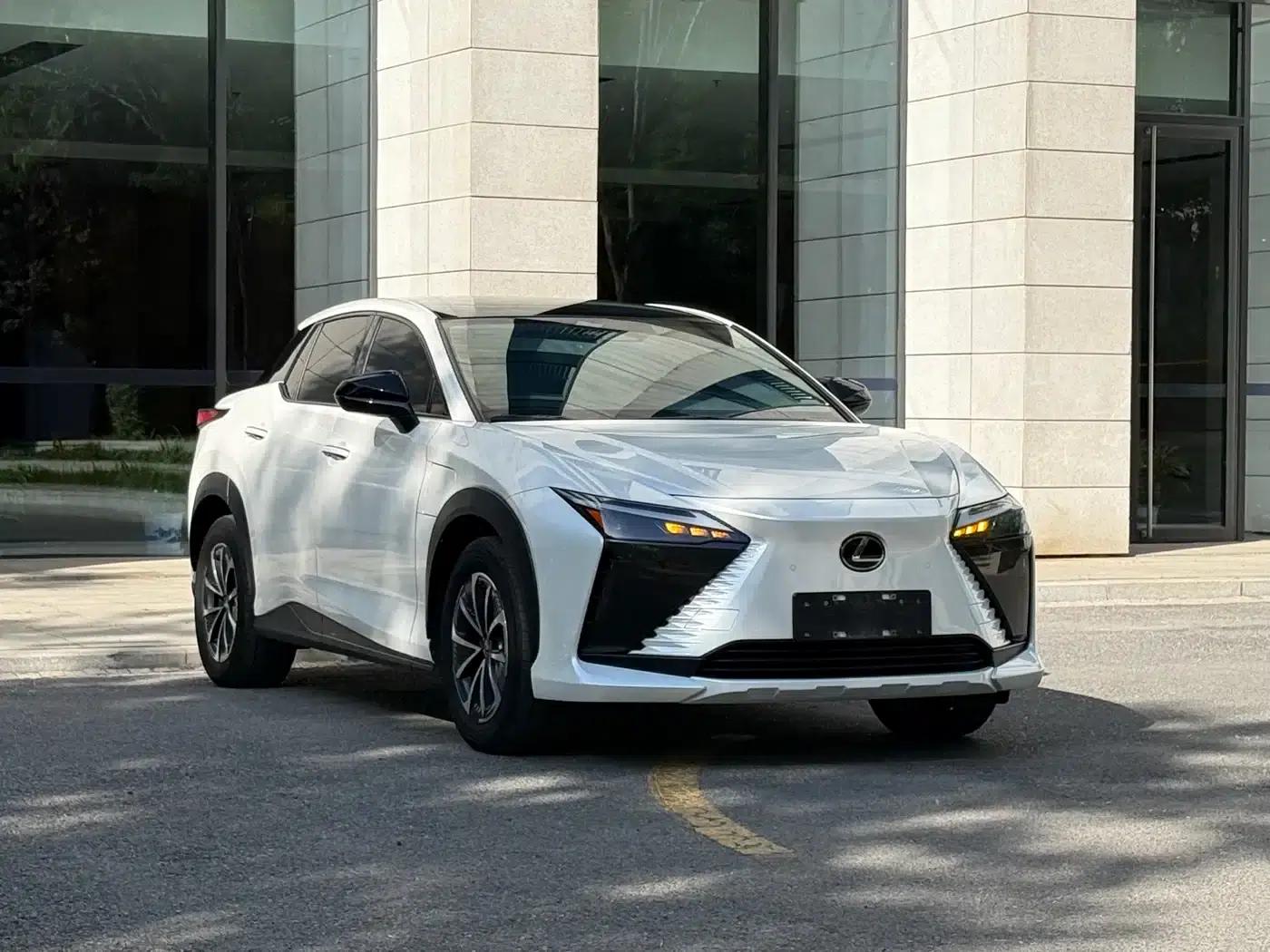 Lexus RZ 2023 450e AWD Luxury Edition — миниатюра 3