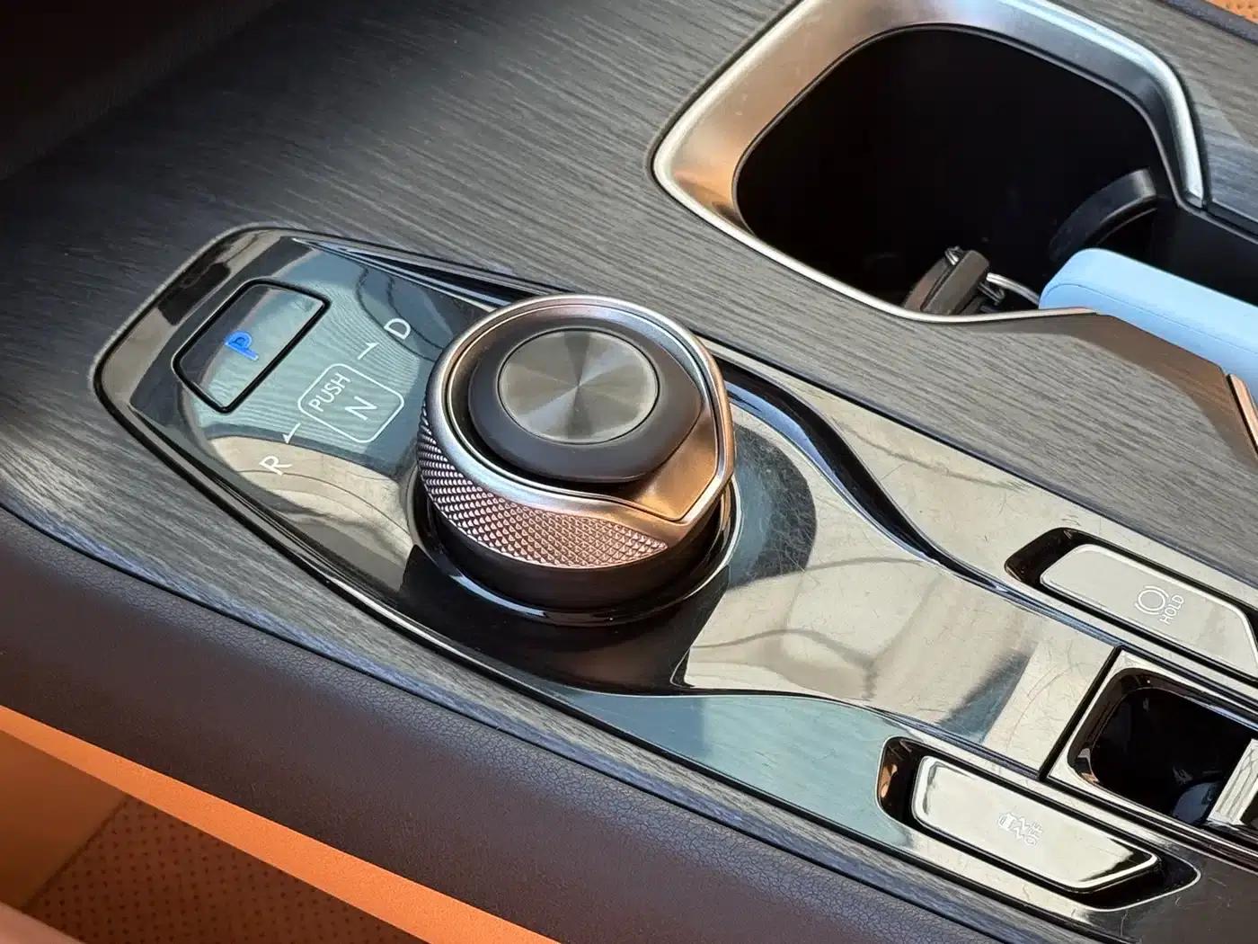 Lexus RZ 2023 450e AWD Luxury Edition — миниатюра 8