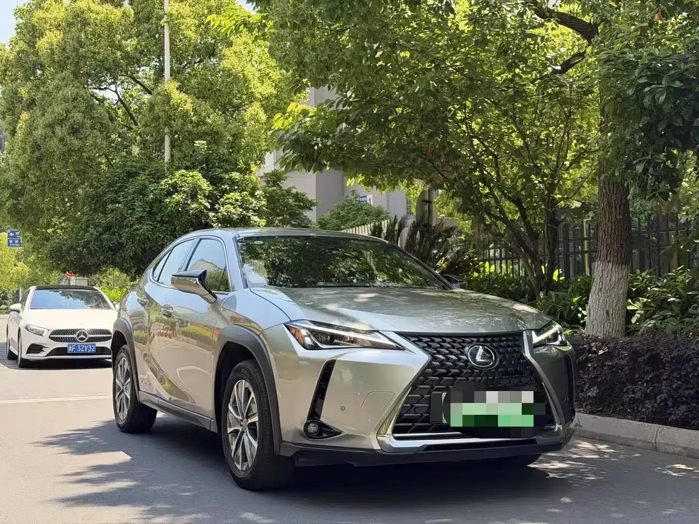 Lexus UX PHEV 2020 300e Pure Enjoyment Edition — миниатюра 3