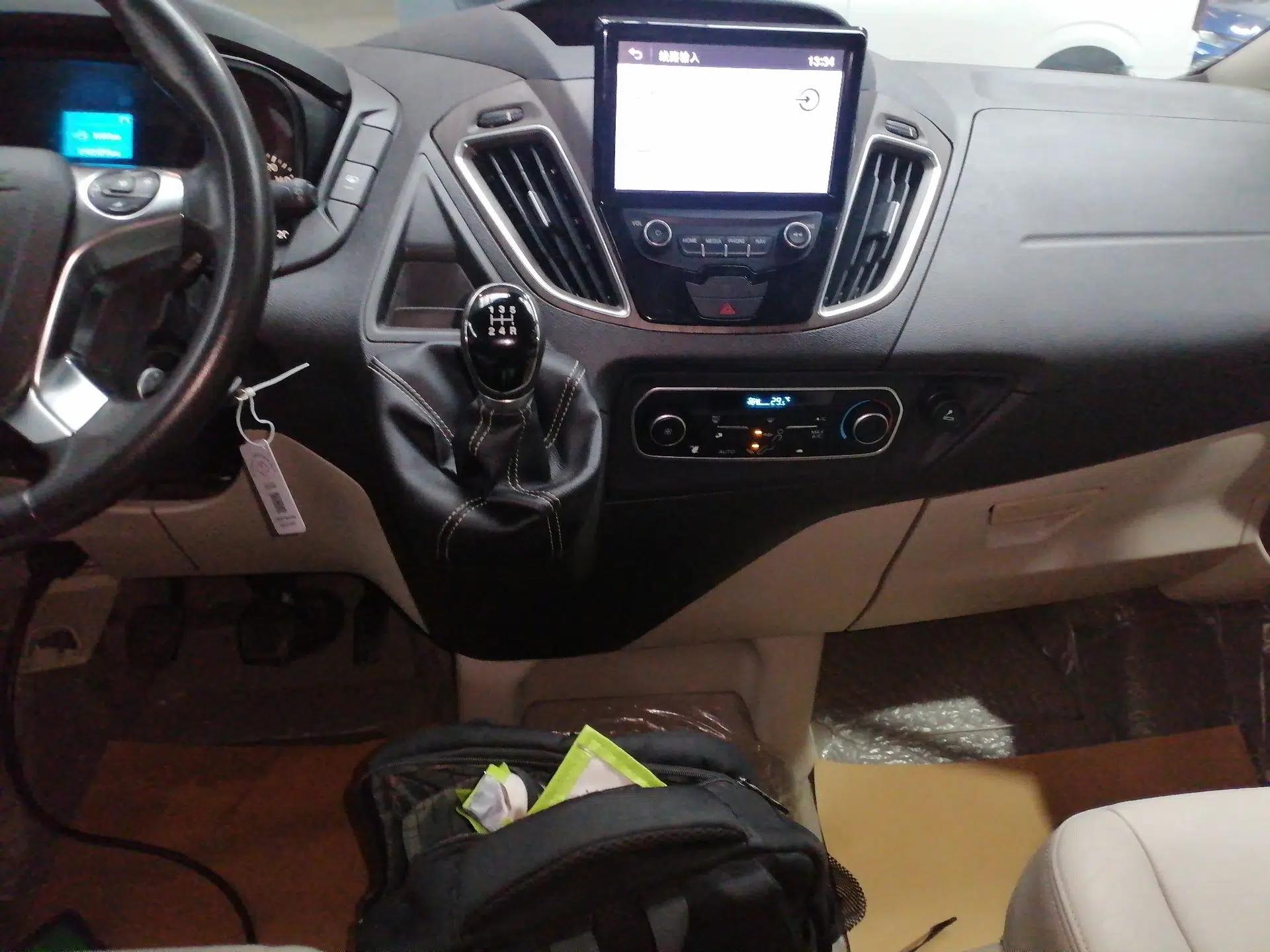 Ford Tourneo Custom 2016 2.0T Manual Elite Version — миниатюра 14