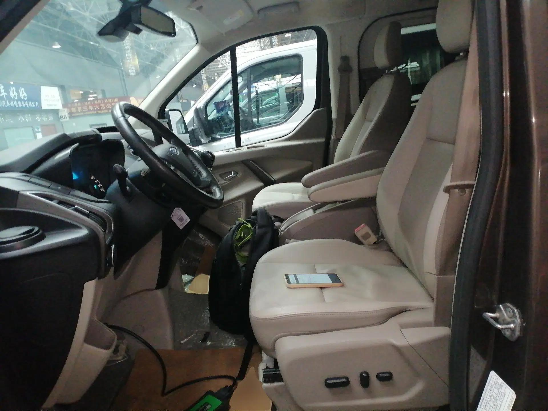 Ford Tourneo Custom 2016 2.0T Manual Elite Version — миниатюра 16