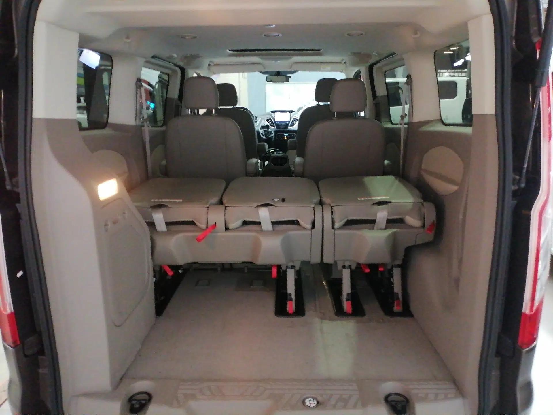 Ford Tourneo Custom 2016 2.0T Manual Elite Version — миниатюра 18
