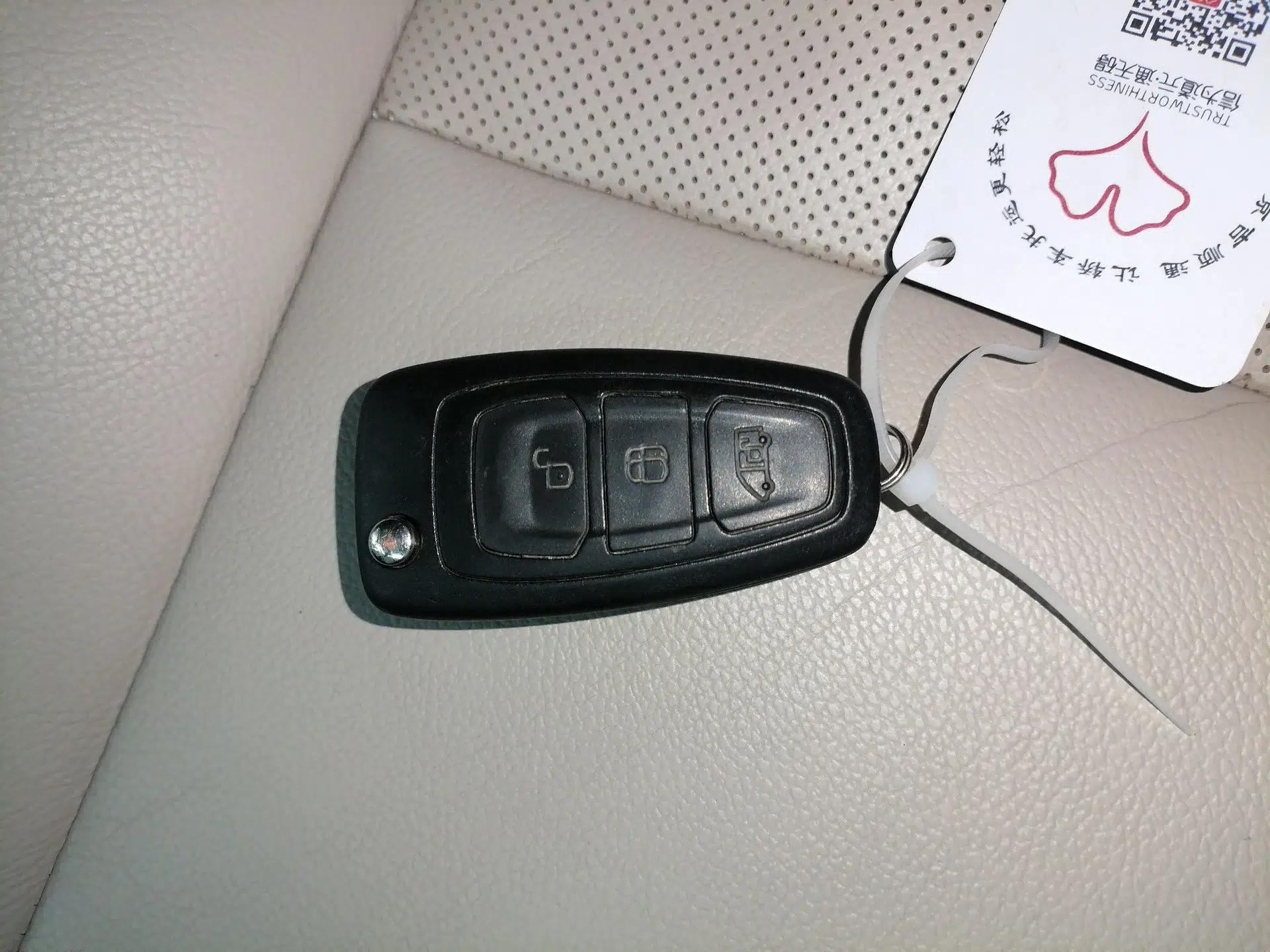 Ford Tourneo Custom 2016 2.0T Manual Elite Version — миниатюра 19
