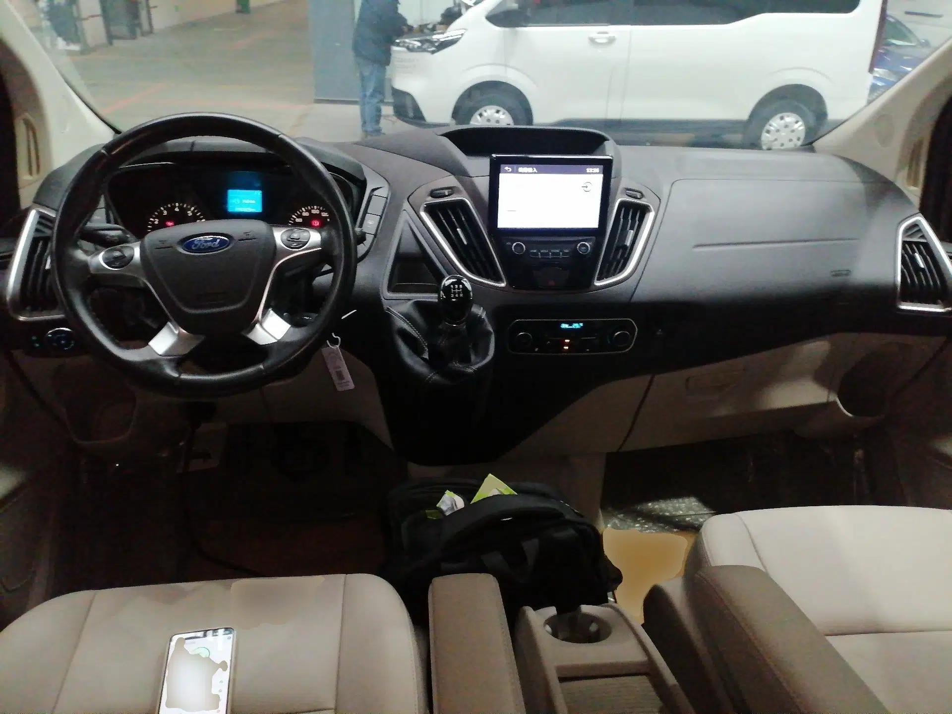 Ford Tourneo Custom 2016 2.0T Manual Elite Version — миниатюра 20