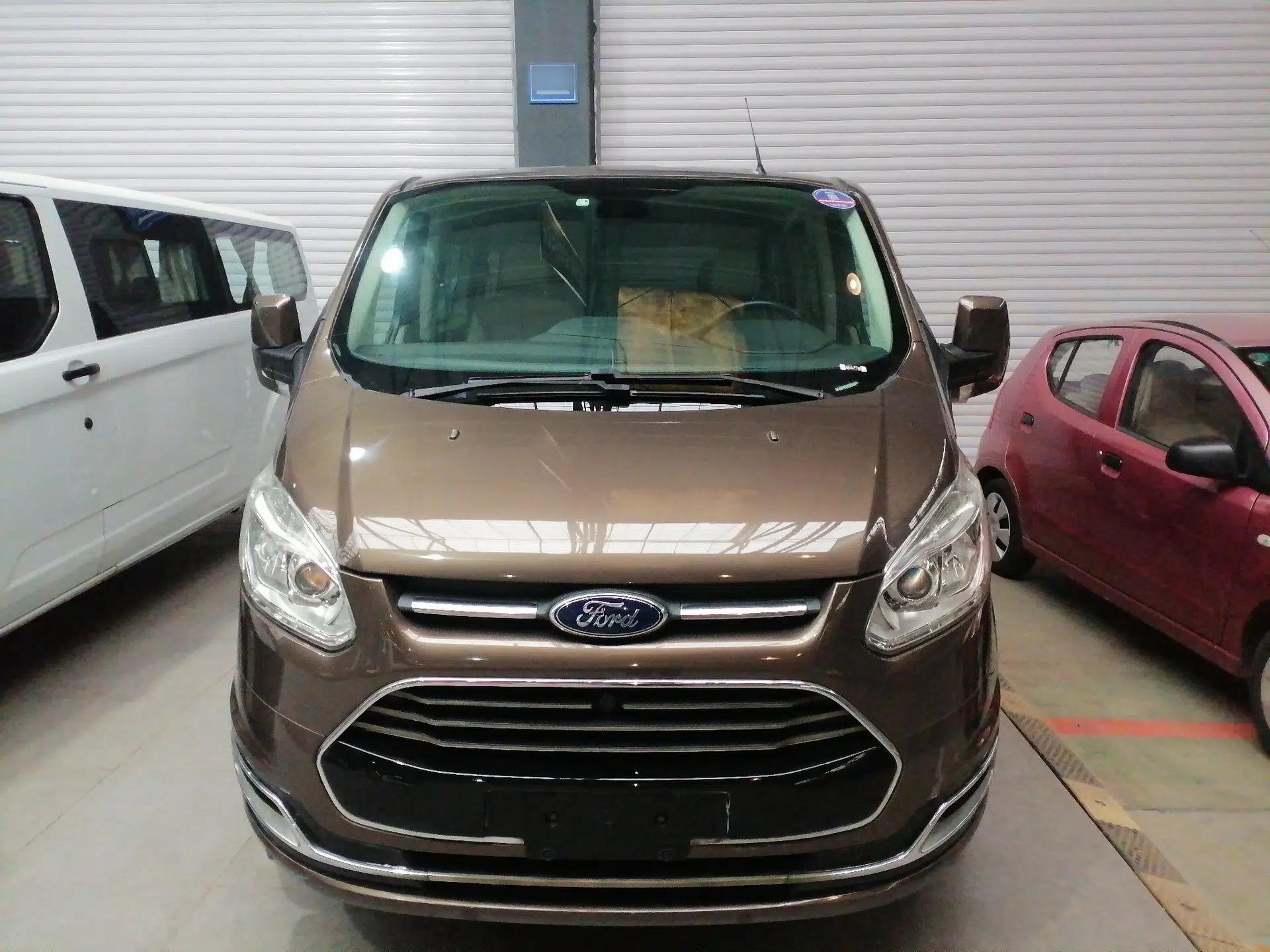 Ford Tourneo Custom 2016 2.0T Manual Elite Version — миниатюра 3