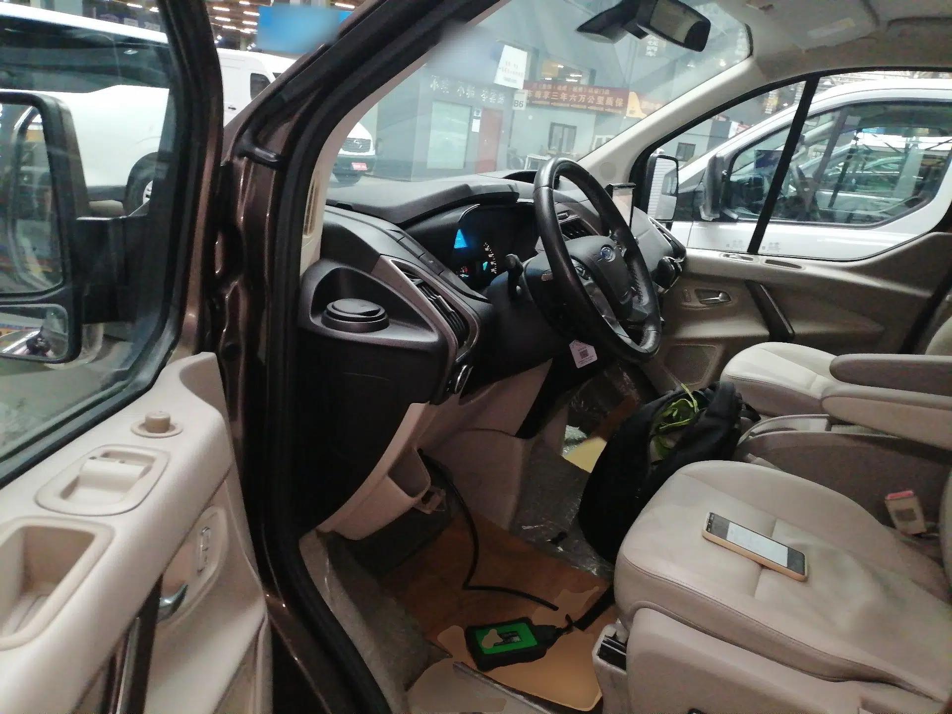 Ford Tourneo Custom 2016 2.0T Manual Elite Version — миниатюра 21