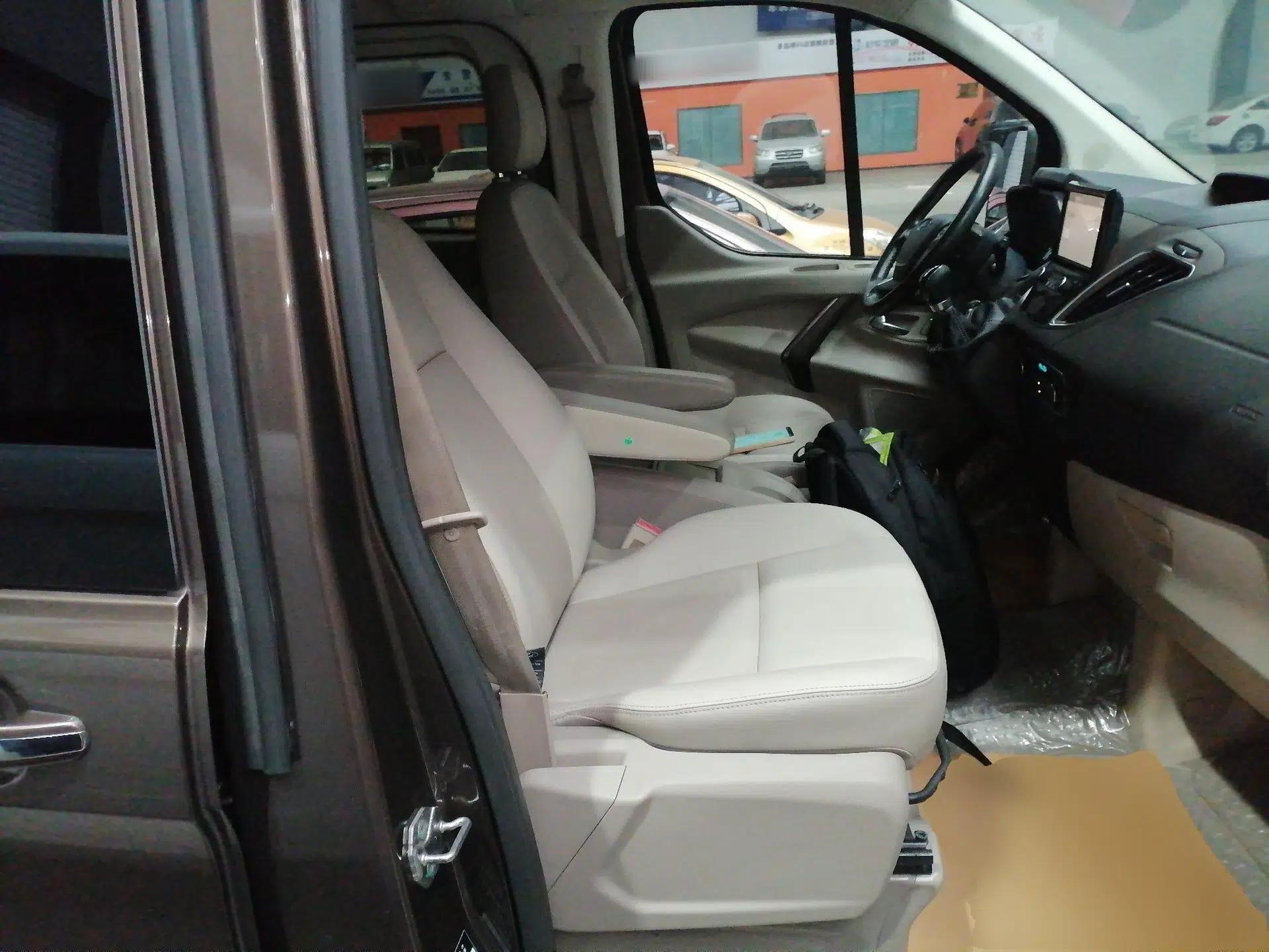 Ford Tourneo Custom 2016 2.0T Manual Elite Version — миниатюра 23