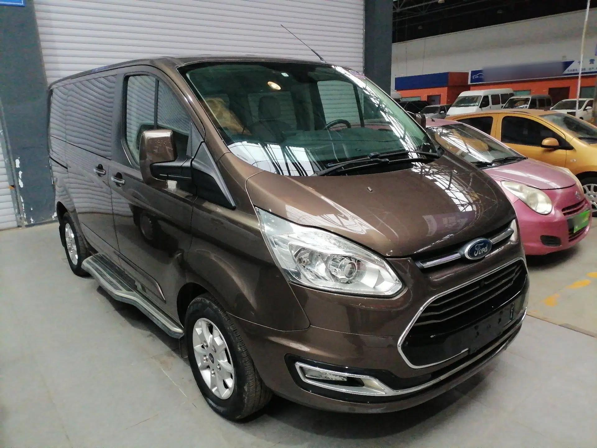 Ford Tourneo Custom 2016 2.0T Manual Elite Version — миниатюра 4