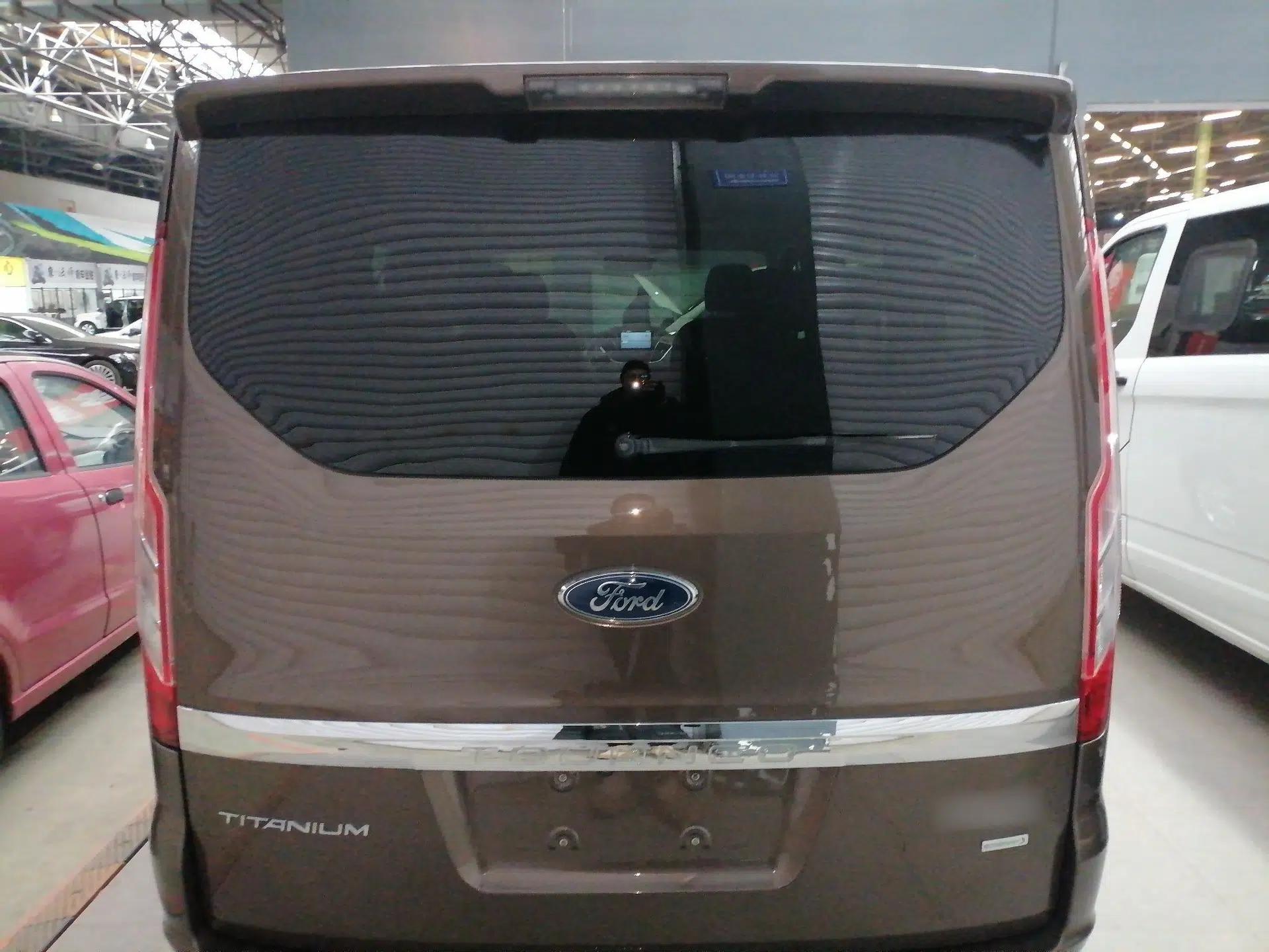Ford Tourneo Custom 2016 2.0T Manual Elite Version — миниатюра 6