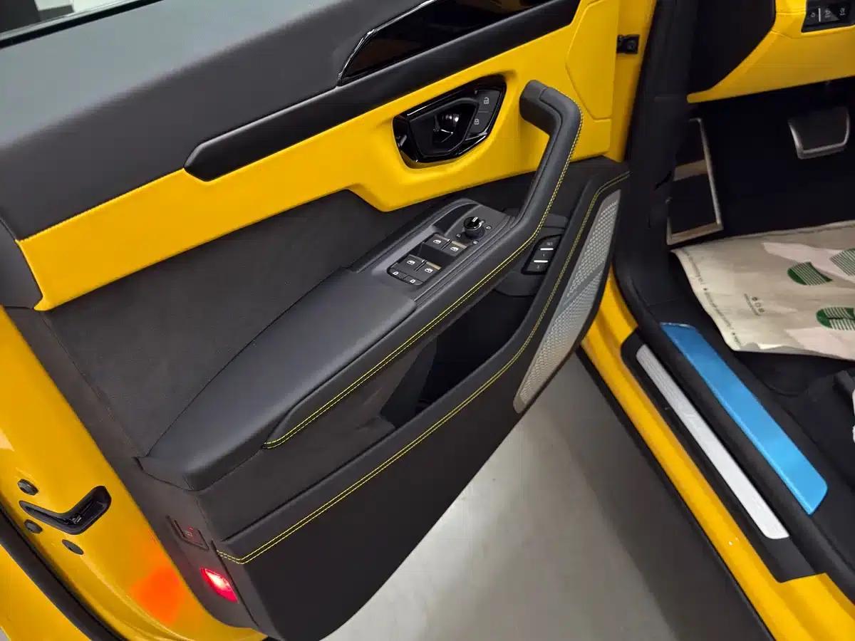 2025 Urus SE 4.0T Standard Edition — миниатюра 4