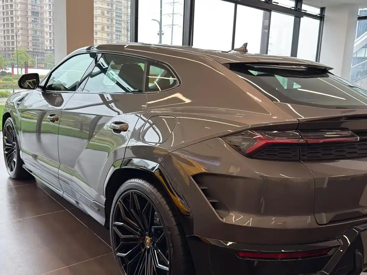 2025 Urus SE 4.0T Standard Edition — миниатюра 11
