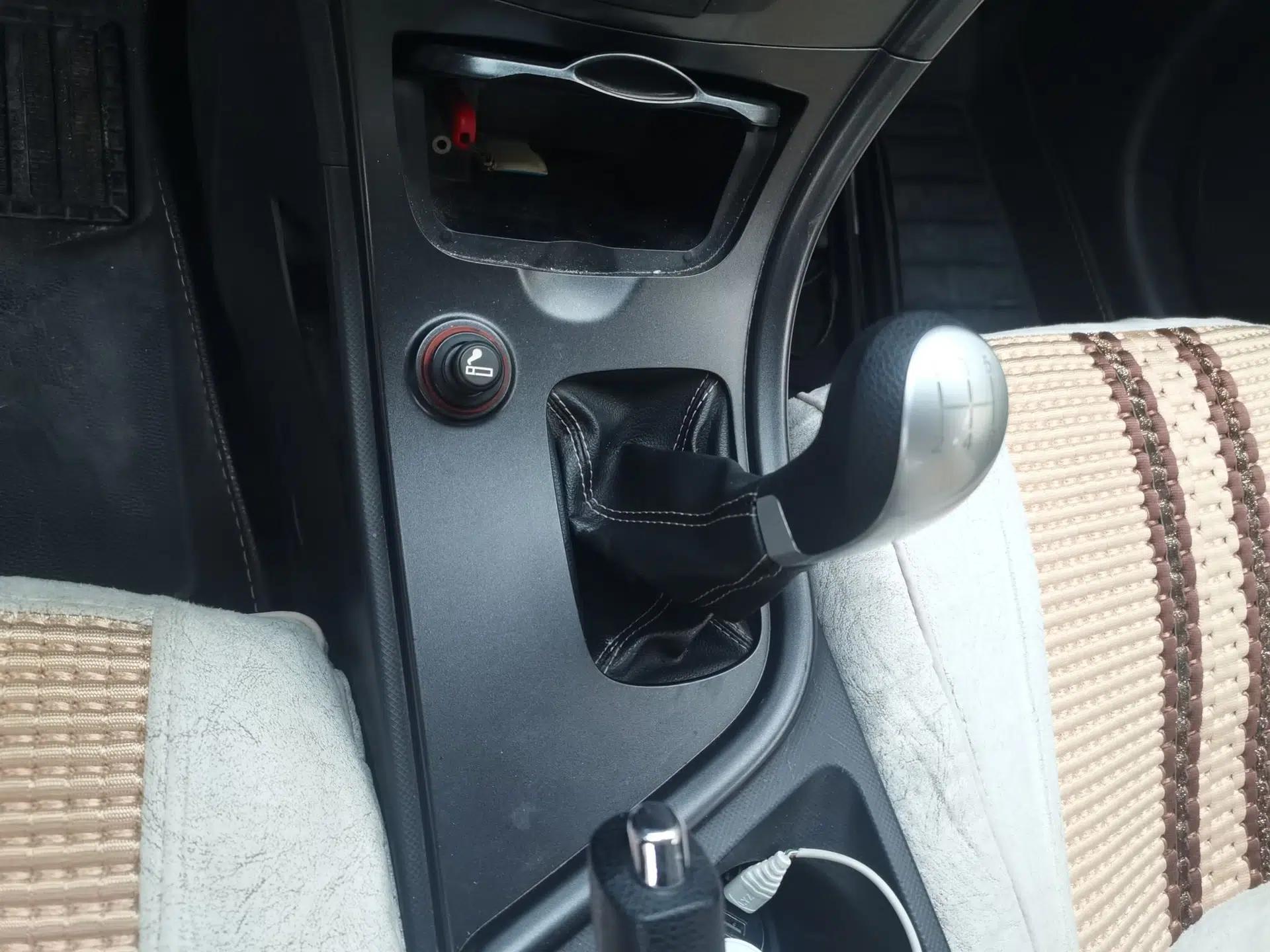 GAC Trumpchi GA3 2013 1.6L Manual Elite Edition — миниатюра 15