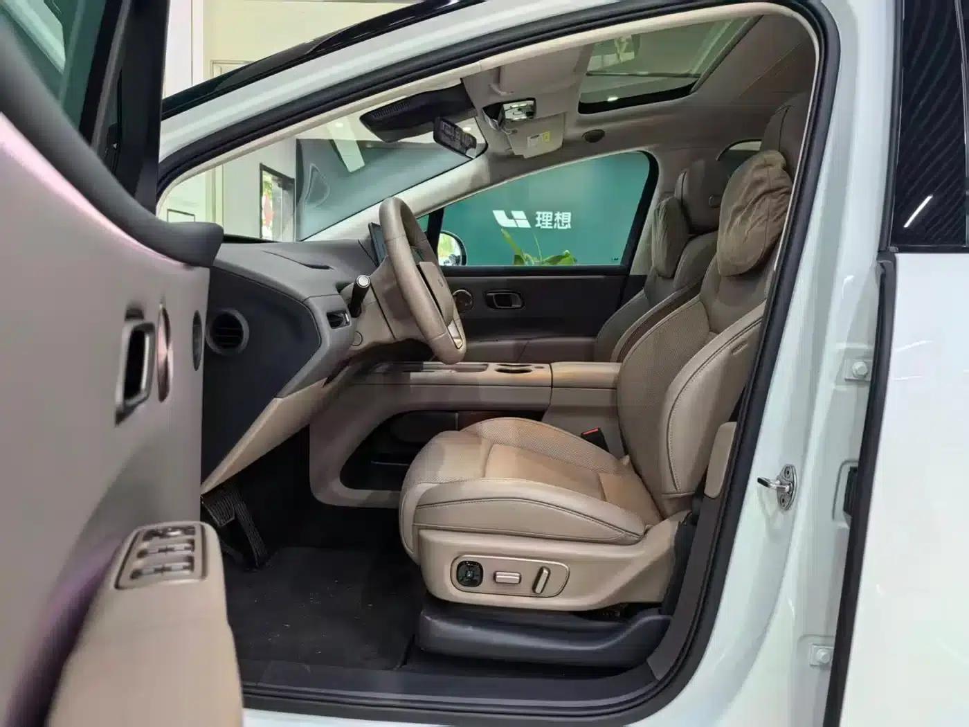 Li Auto i8 2025 Standard Edition — миниатюра 3
