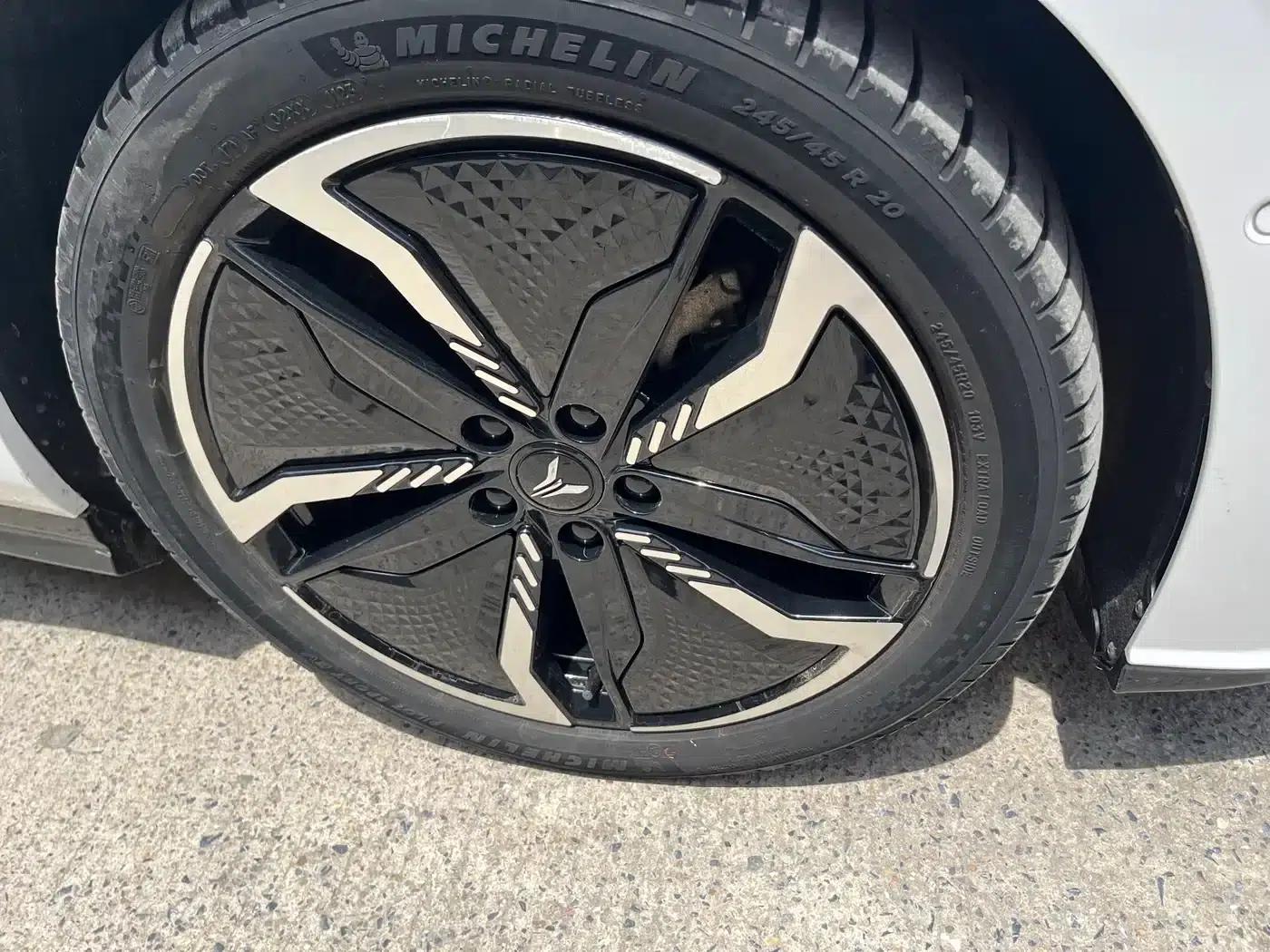 Voyah Chase 2023 AWD Standard Edition — миниатюра 4