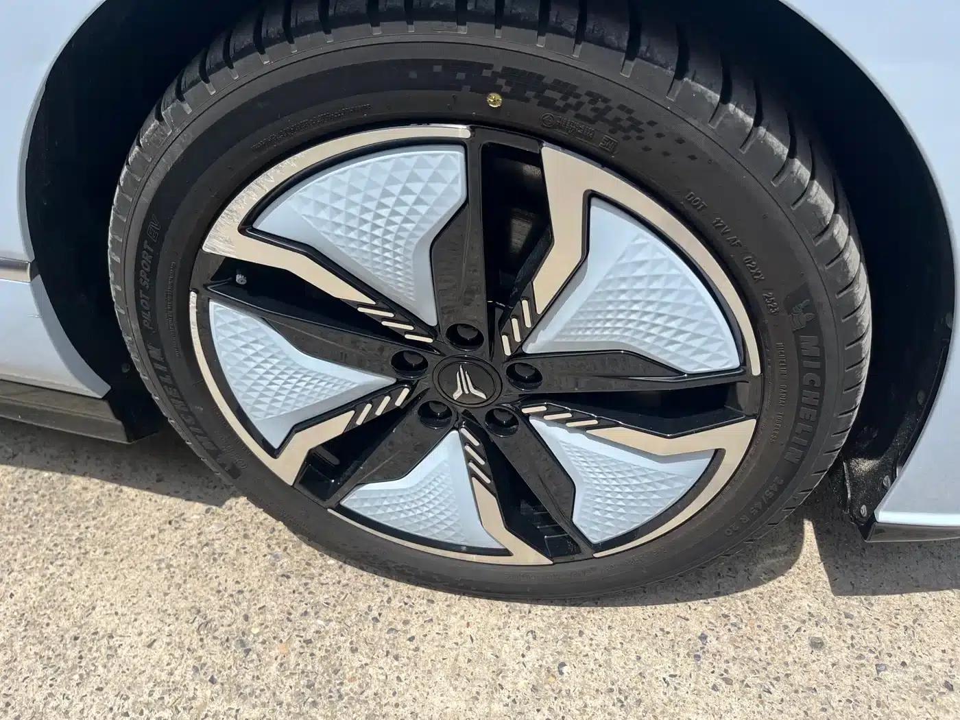 Voyah Chase 2023 AWD Standard Edition — миниатюра 4