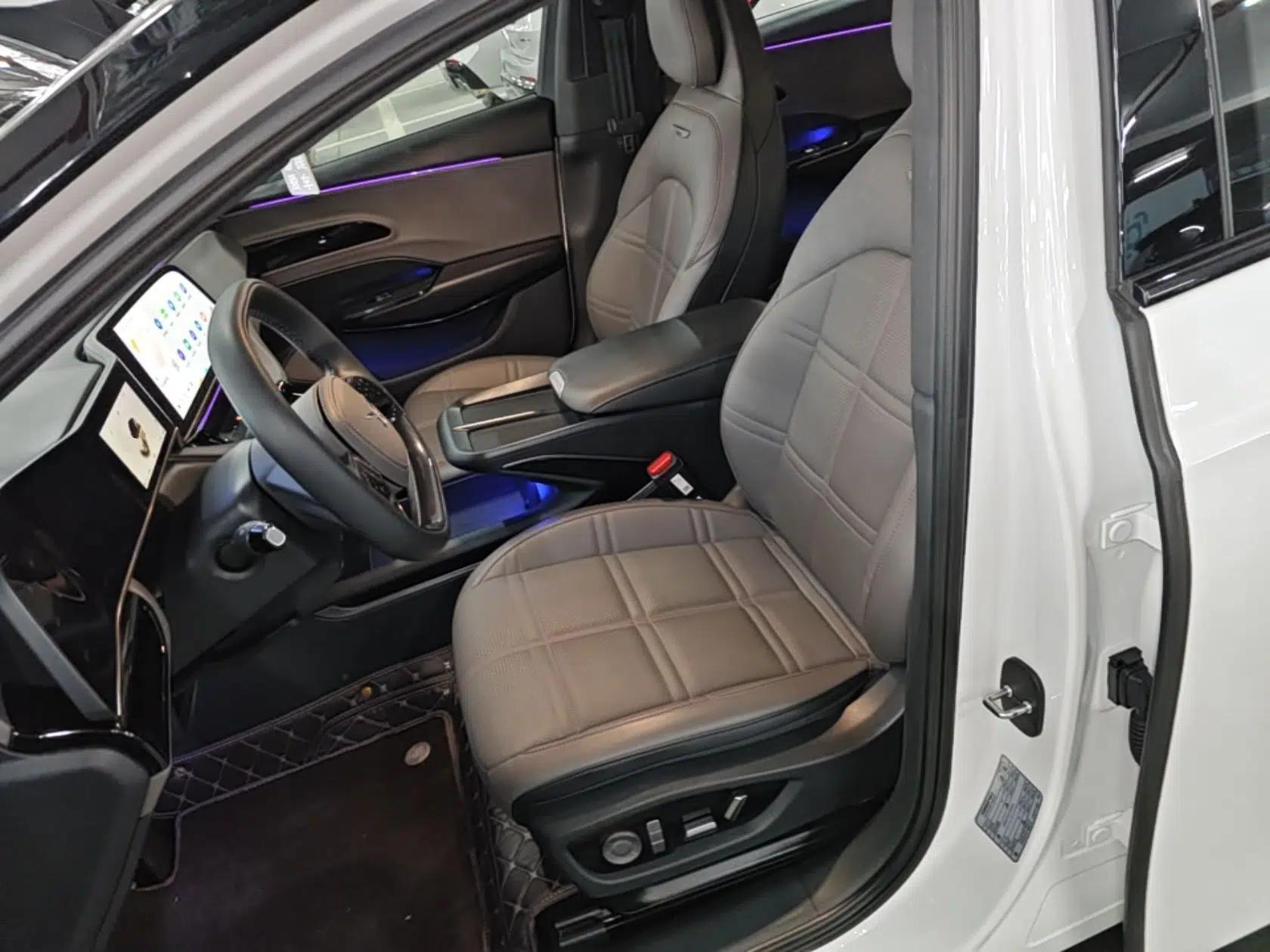 Hongqi EH7 2024 820 Pro Honor Edition — миниатюра 17
