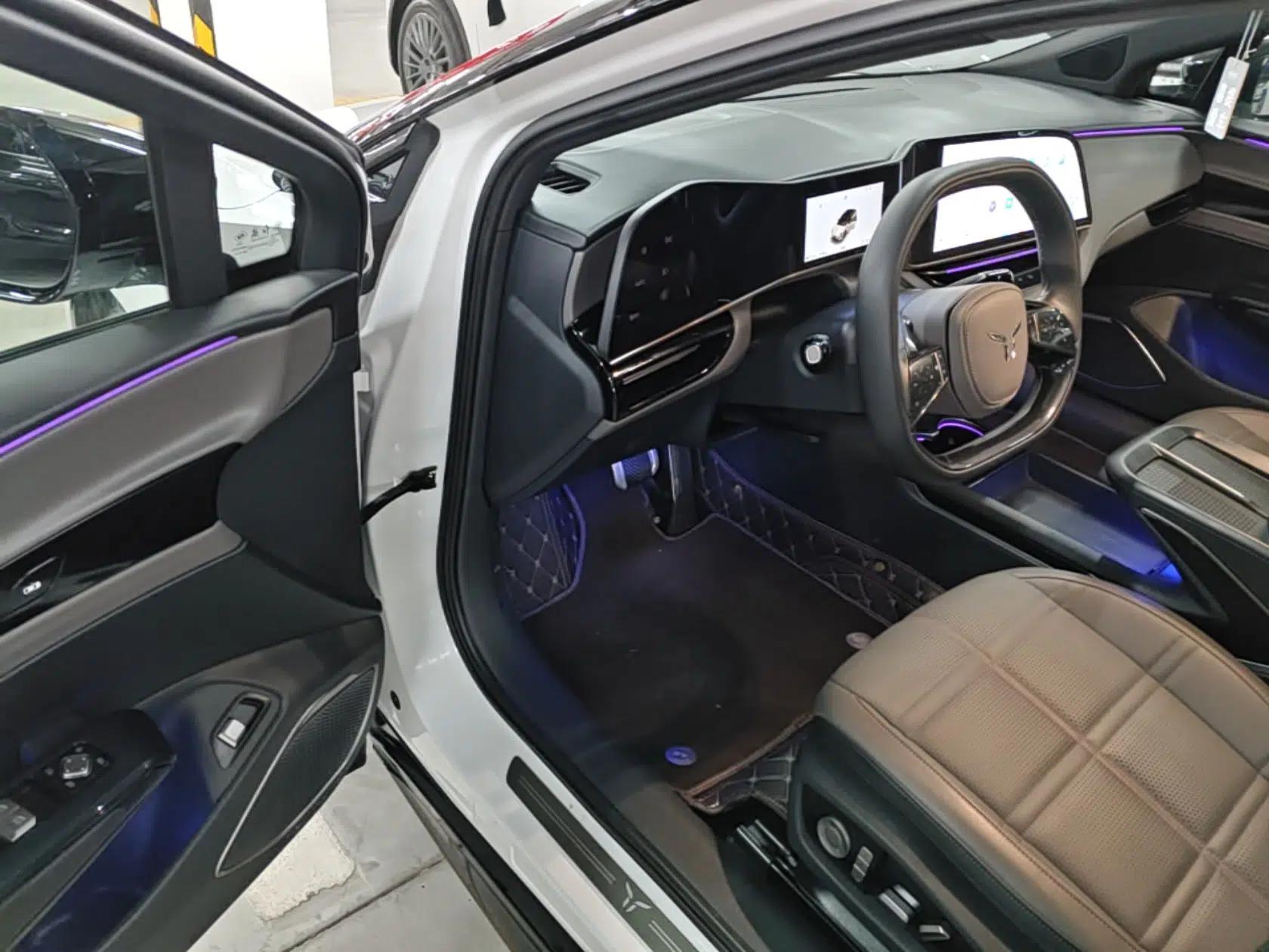 Hongqi EH7 2024 820 Pro Honor Edition — миниатюра 18