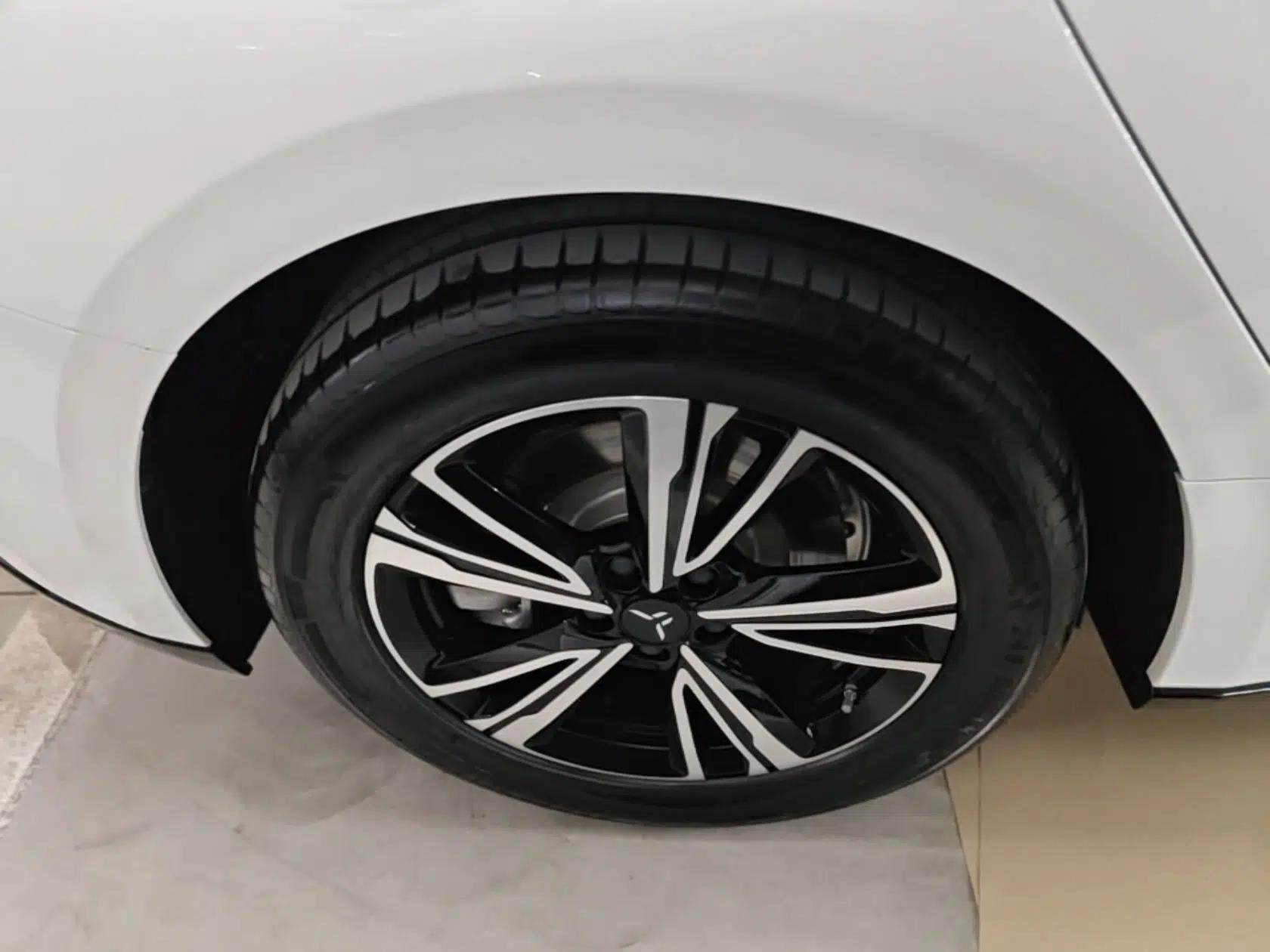 Hongqi EH7 2024 820 Pro Honor Edition — миниатюра 10