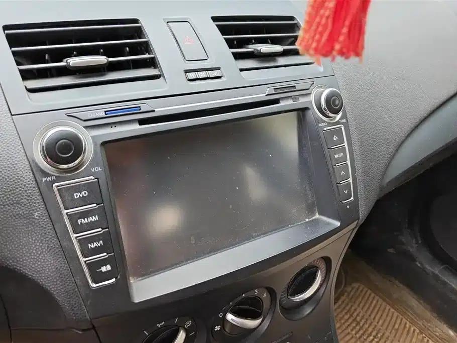 Mazda 3 Axela 2013 Sedan 1.6L Automatic Elite — миниатюра 13