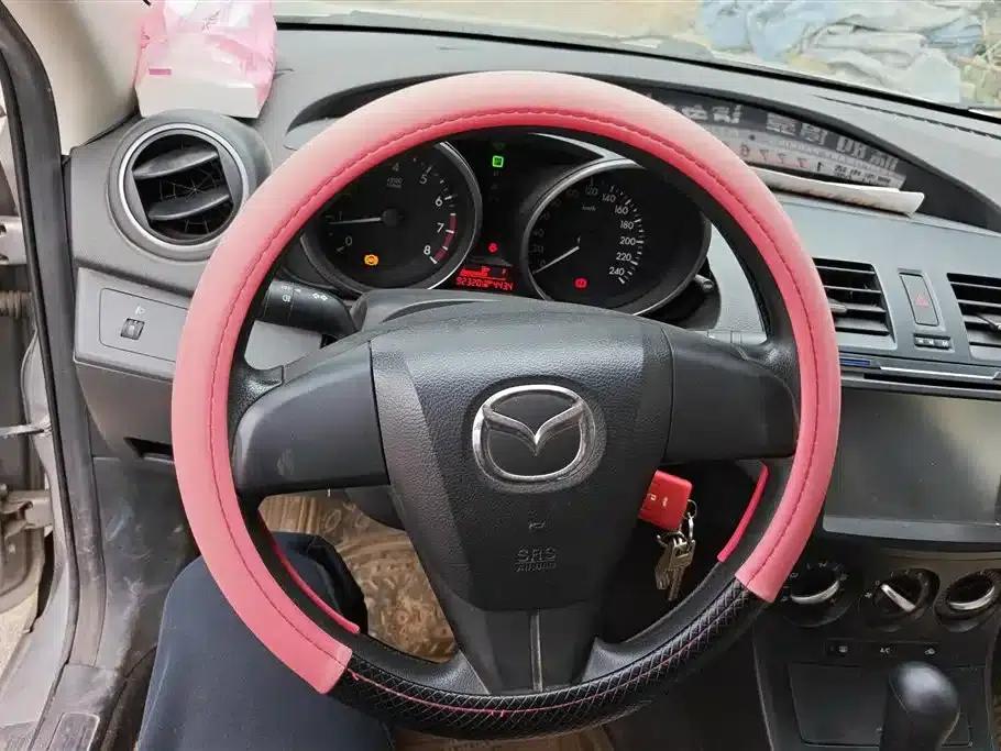 Mazda 3 Axela 2013 Sedan 1.6L Automatic Elite — миниатюра 15