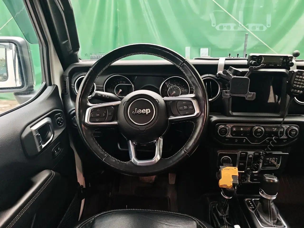 Jeep Gladiator 2022 3.6L Pioneer Edition — миниатюра 11