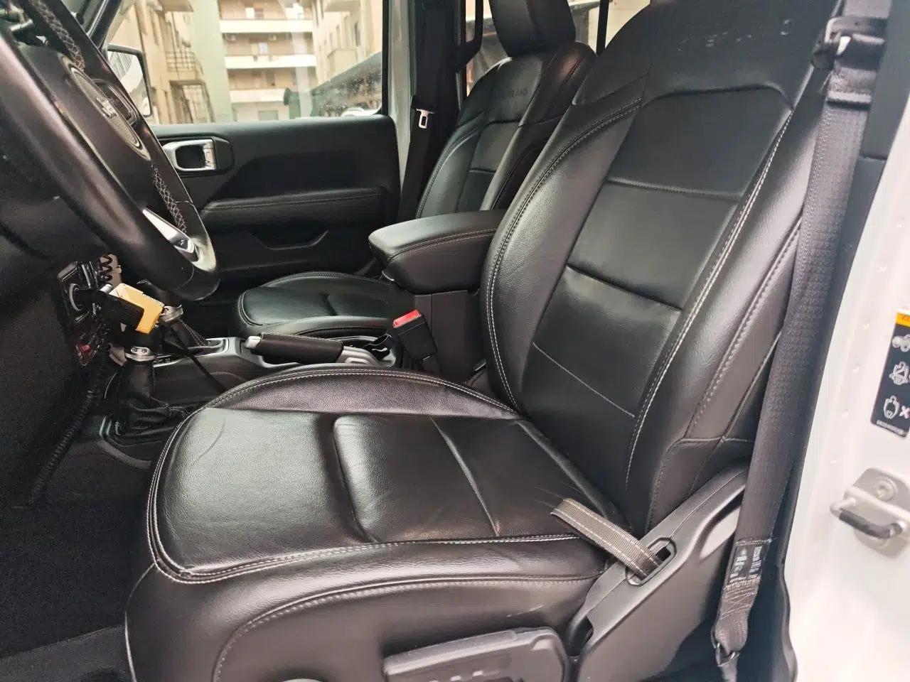 Jeep Gladiator 2022 3.6L Pioneer Edition — миниатюра 16