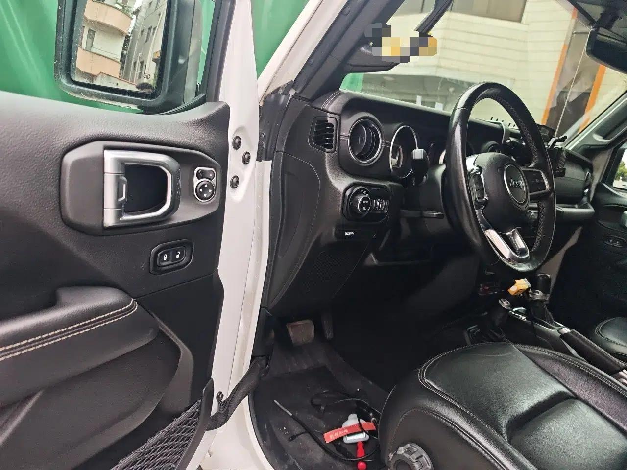 Jeep Gladiator 2022 3.6L Pioneer Edition — миниатюра 17