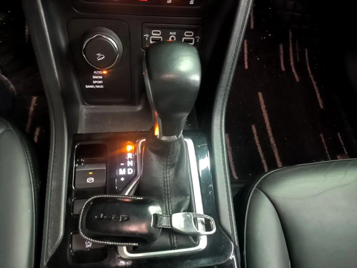 Jeep Grand Commander 2018 2.0T Four-Wheel Drive Prestige Edition China V — миниатюра 17